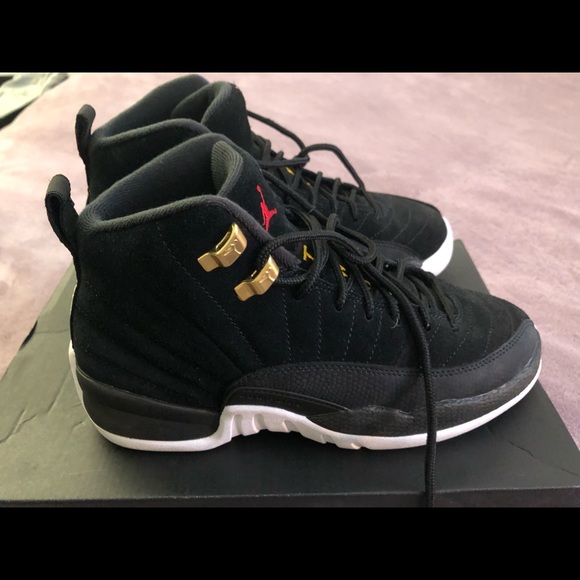 black jordan 12 size 7